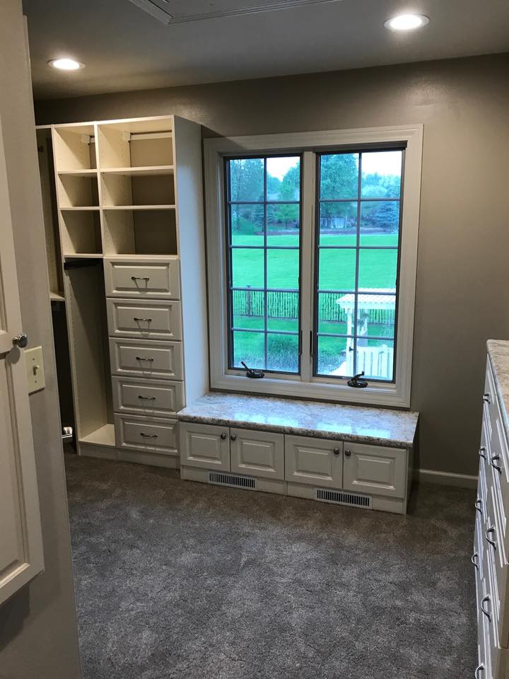 White Walk In Closet - Pooler